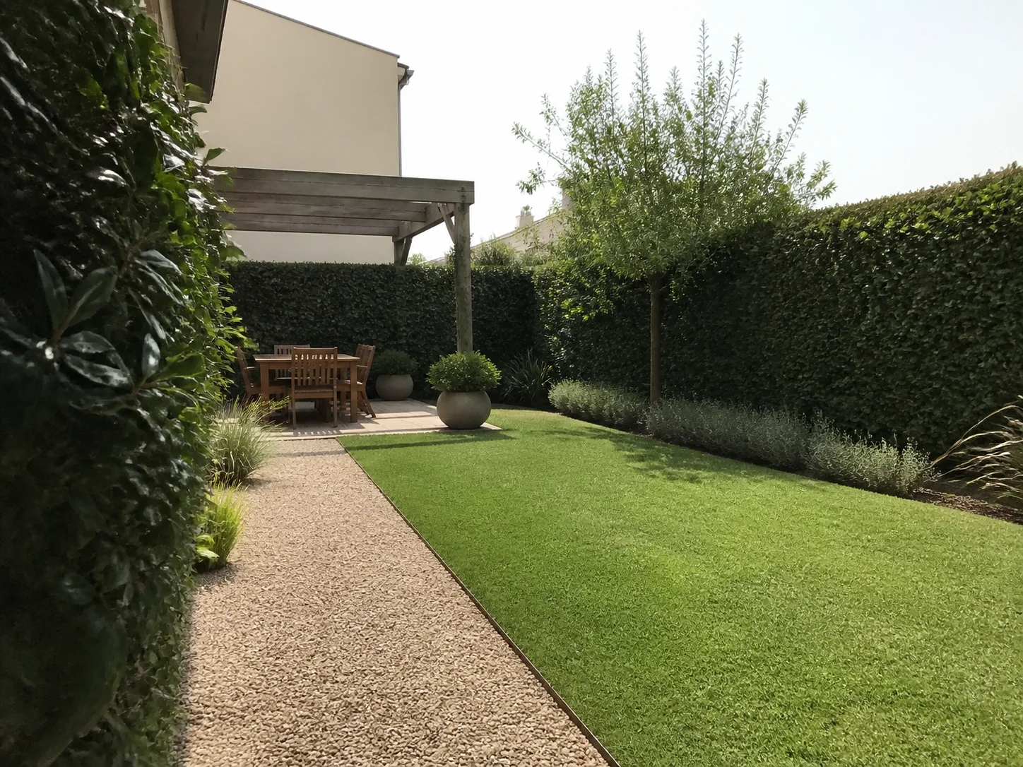 Césped y pradera para jardín residencial en Madrid
